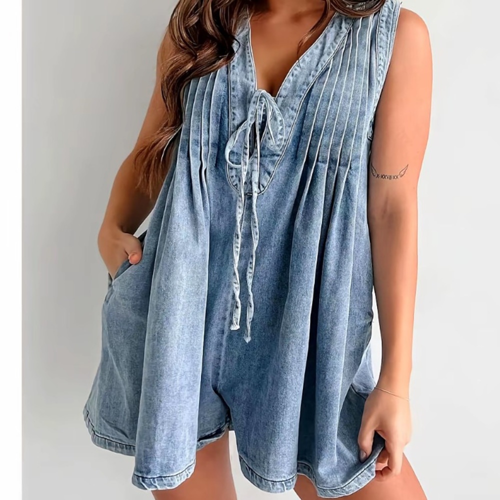 Jean romper with pockets and bow in front - Picture 3 of 6